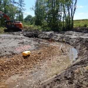 28/06 : Terrassement du nouveau lit et recharge granulométrique