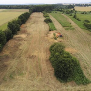 Site débroussaillé avant terrassements