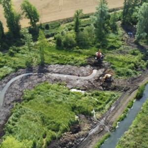 06/07 : Terrassement du nouveau lit dans la zone humide